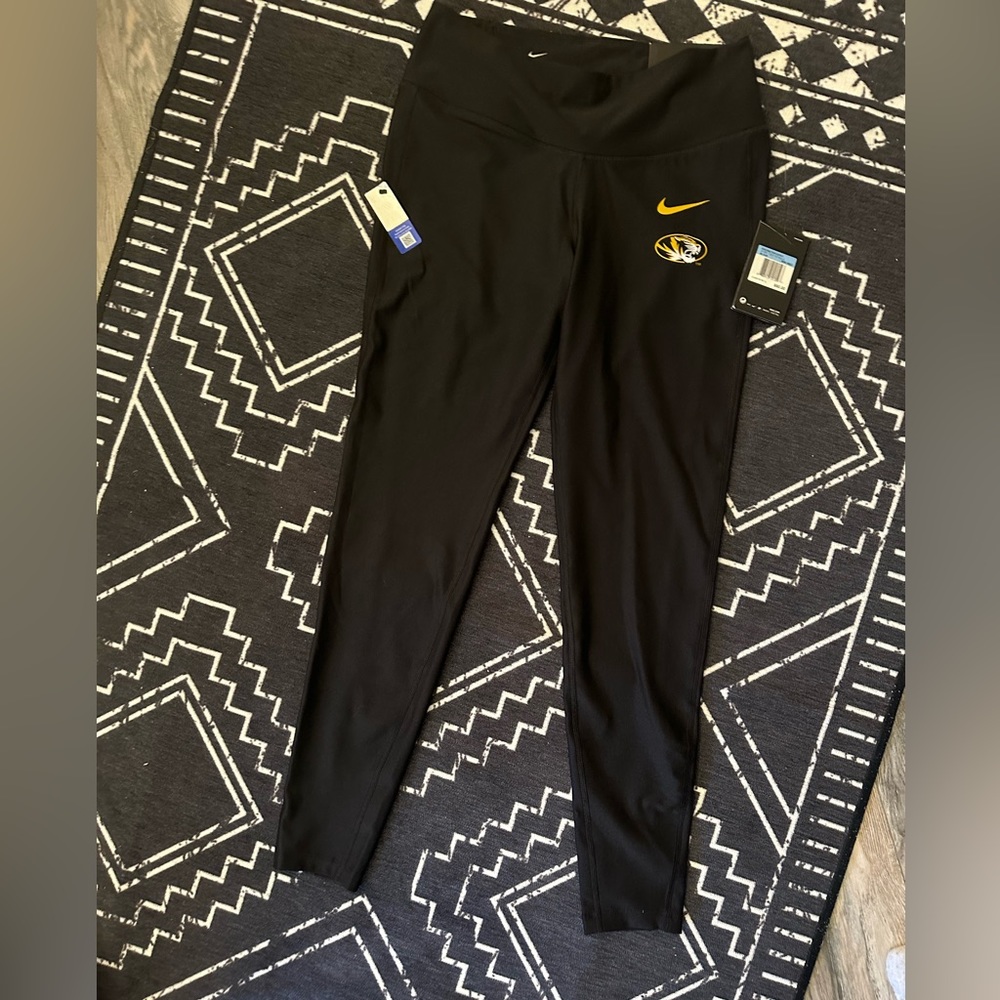 Mizzou Tigers Women’s Nike Dry Leggings New Size Medium Missouri NWT Dri Fit